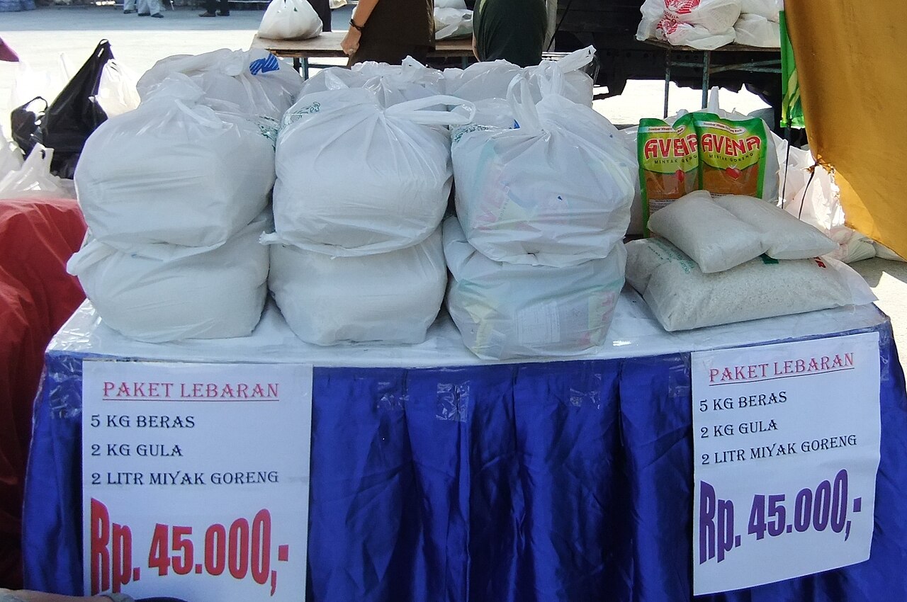 Penyaluran bansos palibelo